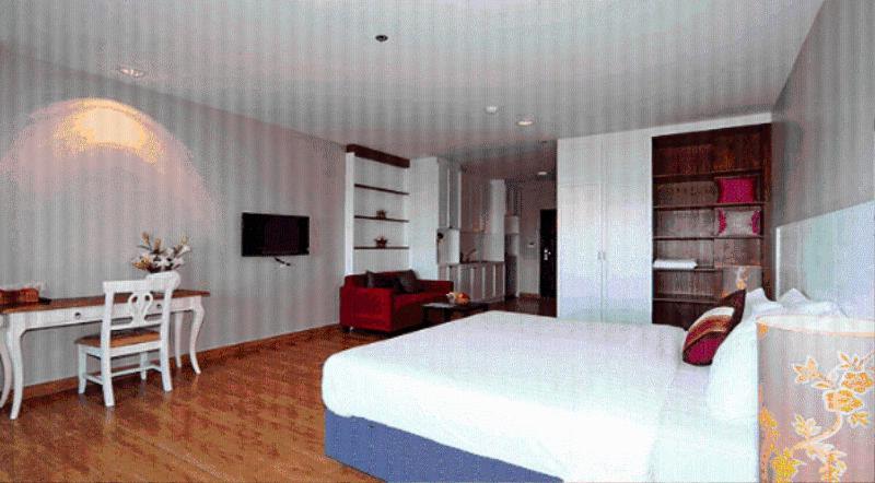 V8 Seaview Hotel Джомтиен Бийч Екстериор снимка