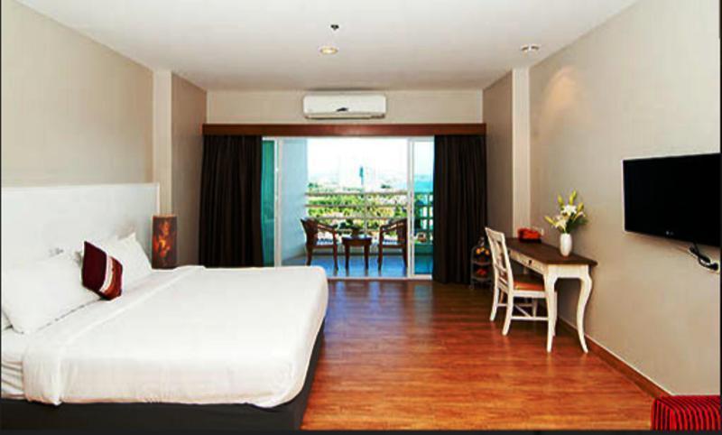 V8 Seaview Hotel Джомтиен Бийч Екстериор снимка